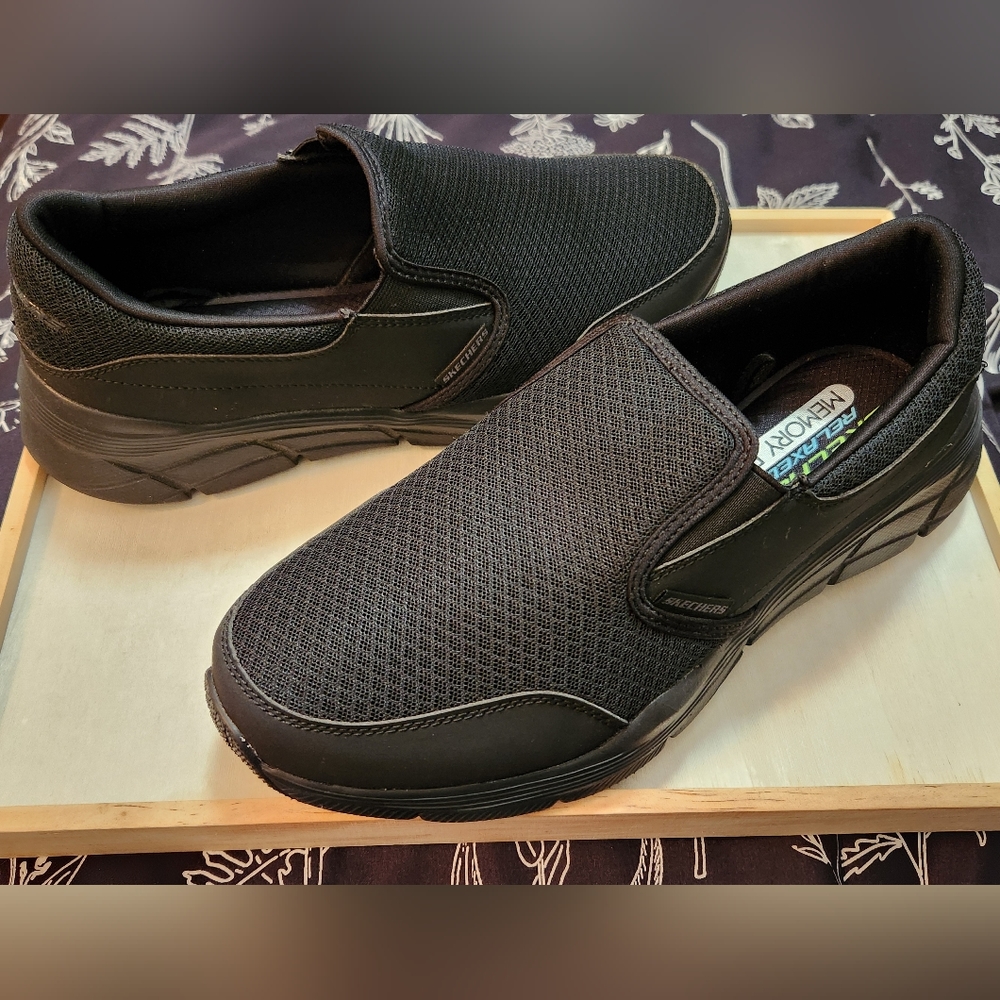 Sketchers Relaxed Fit Memory Foam Sneakers